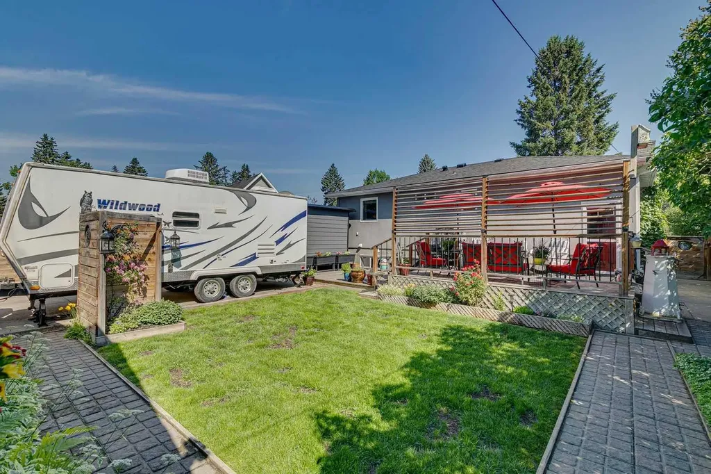 6111 Bow Crescent NW Calgary AB T3B 2C2