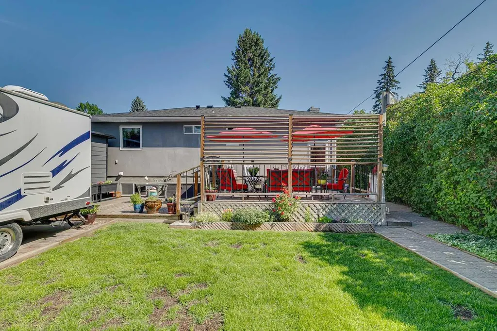 6111 Bow Crescent NW Calgary AB T3B 2C2