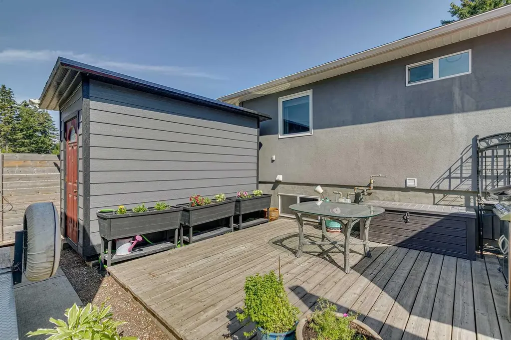 6111 Bow Crescent NW Calgary AB T3B 2C2