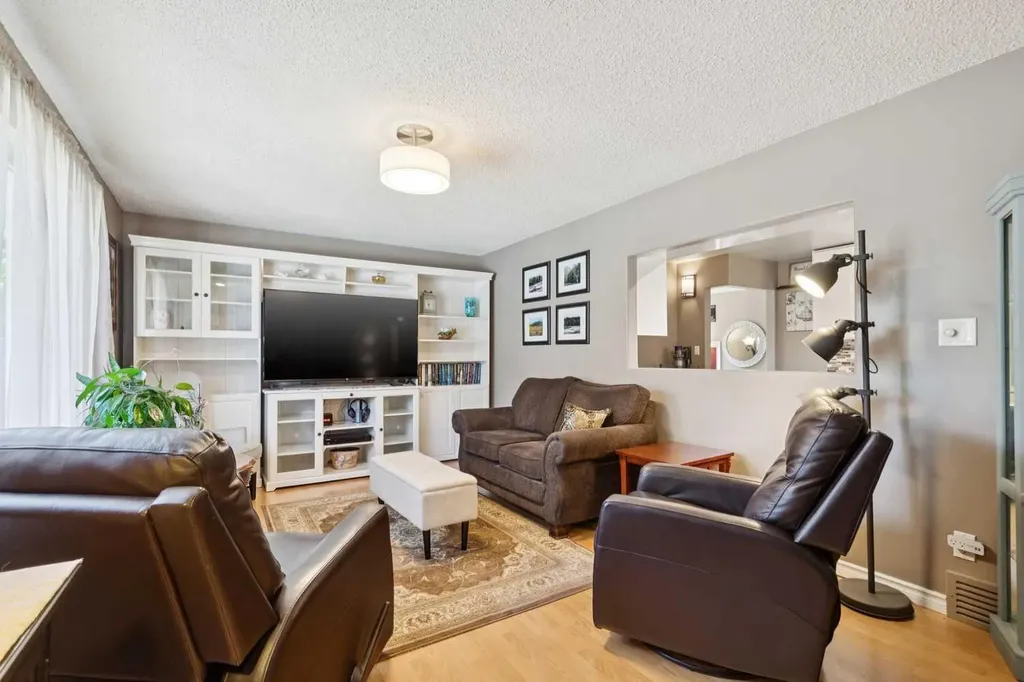 6111 Bow Crescent NW Calgary AB T3B 2C2
