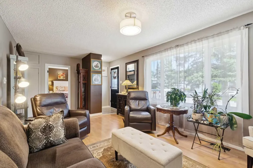 6111 Bow Crescent NW Calgary AB T3B 2C2
