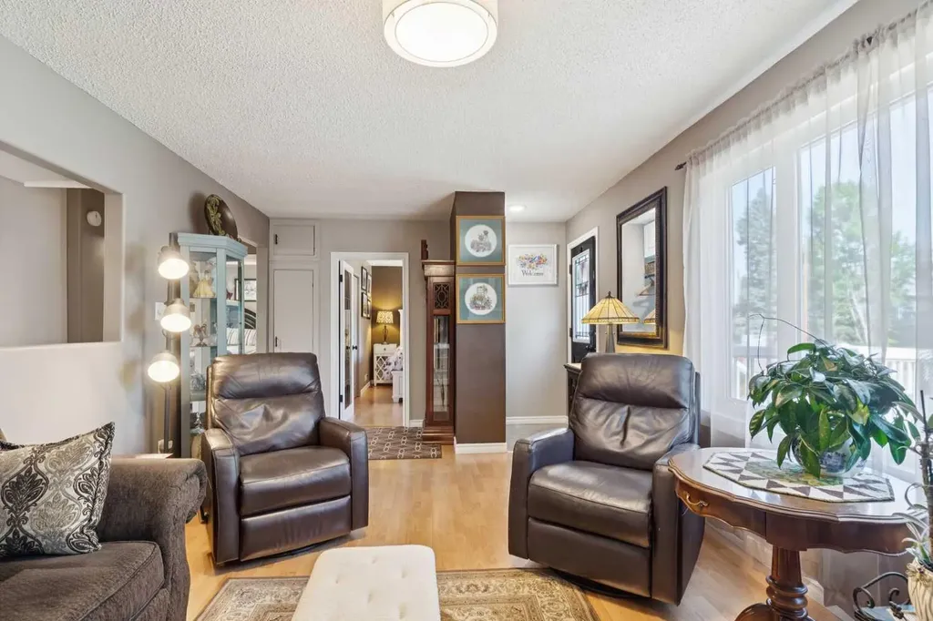 6111 Bow Crescent NW Calgary AB T3B 2C2