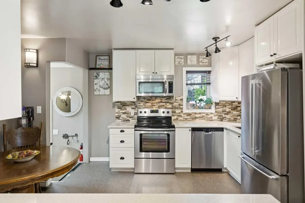 6111 Bow Crescent NW Calgary AB T3B 2C2