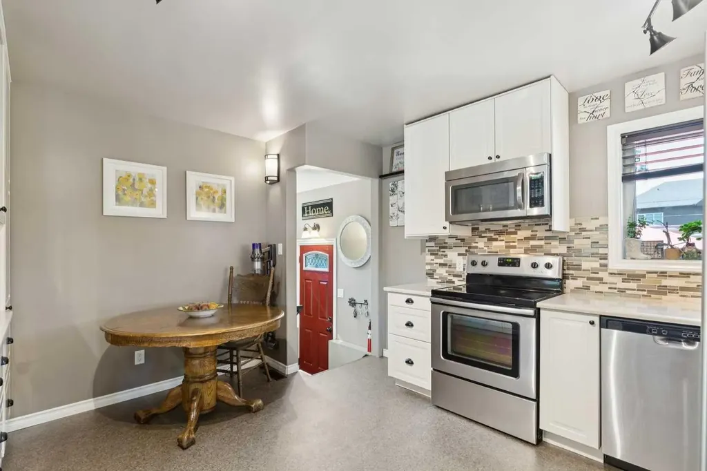 6111 Bow Crescent NW Calgary AB T3B 2C2