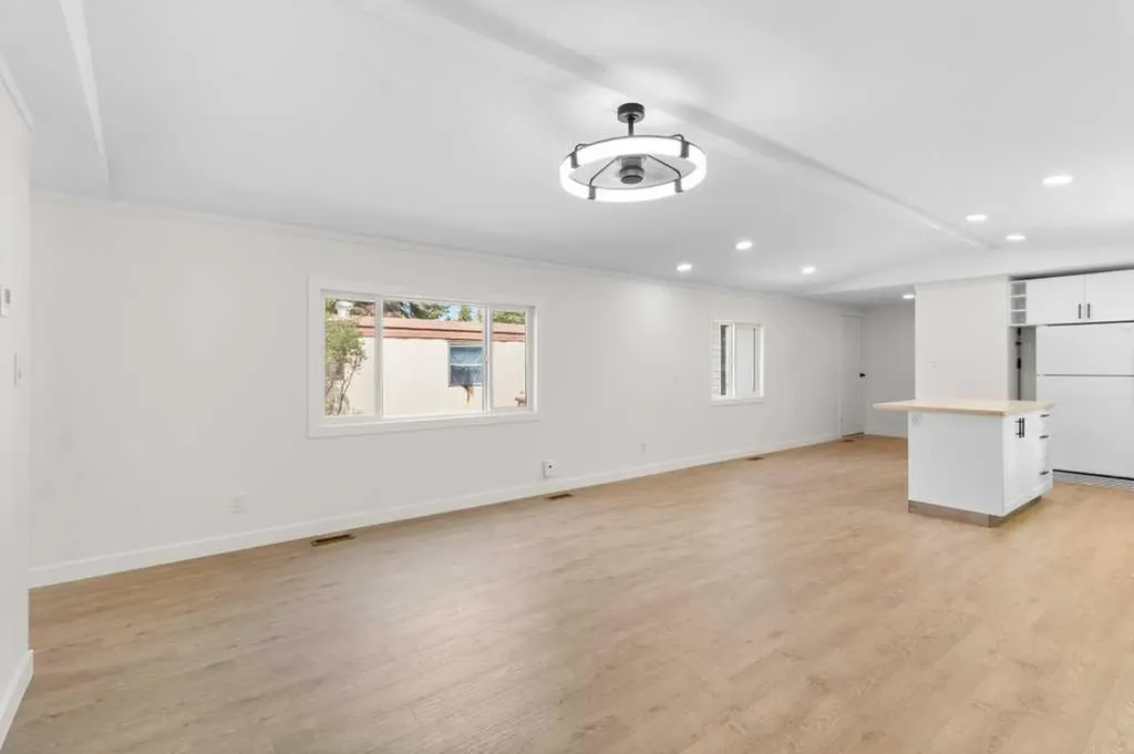 4516 48 Avenue Sylvan Lake AB T4S 1L8