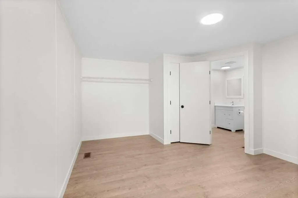 4516 48 Avenue Sylvan Lake AB T4S 1L8