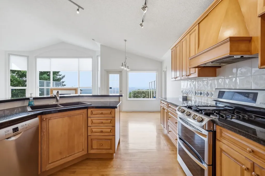 1 Gleneagles View Cochrane AB T4C 1N9