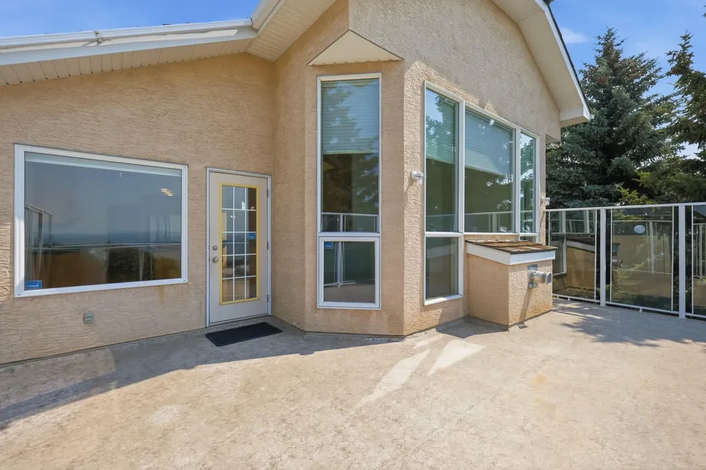 1 Gleneagles View Cochrane AB T4C 1N9