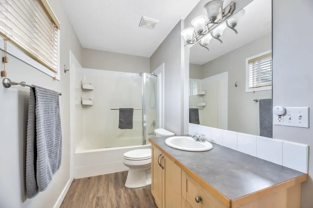 127 Hillview Terrace Strathmore AB T1P1X3