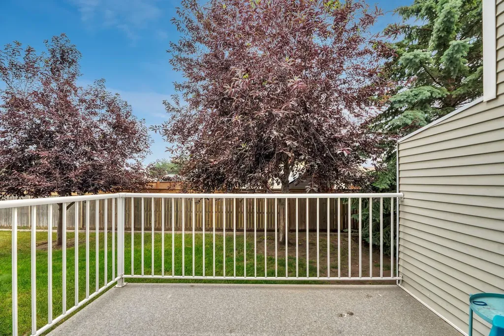 127 Hillview Terrace Strathmore AB T1P1X3