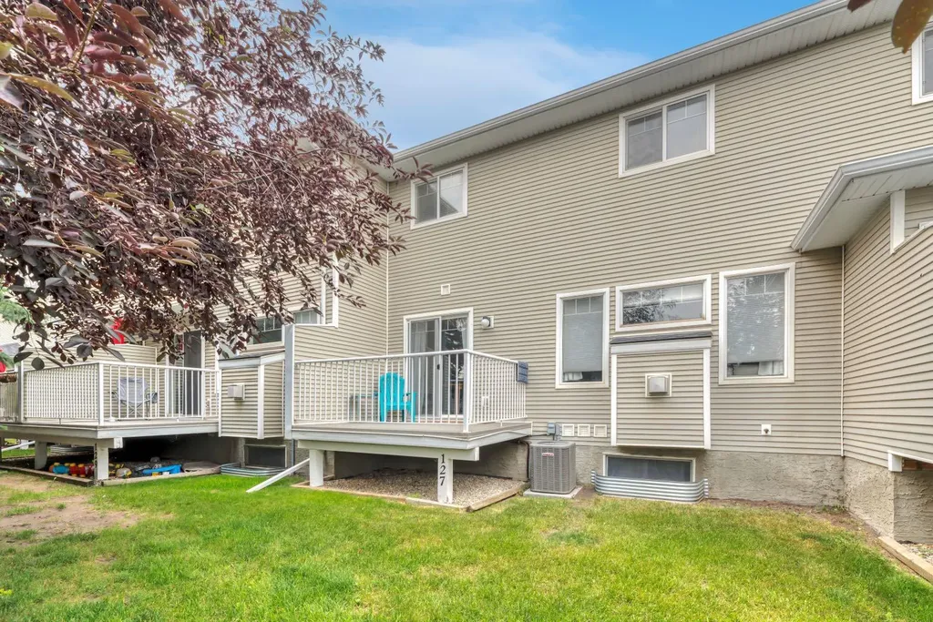 127 Hillview Terrace Strathmore AB T1P1X3