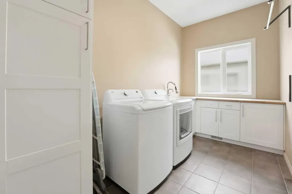 246 Addington Drive Red Deer AB T4R 3N4