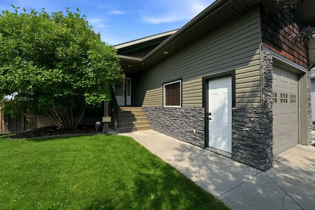 246 Addington Drive Red Deer AB T4R 3N4