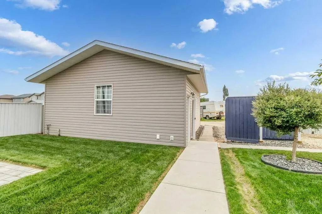 142 Ava Crescent Blackfalds AB T4M 0M8