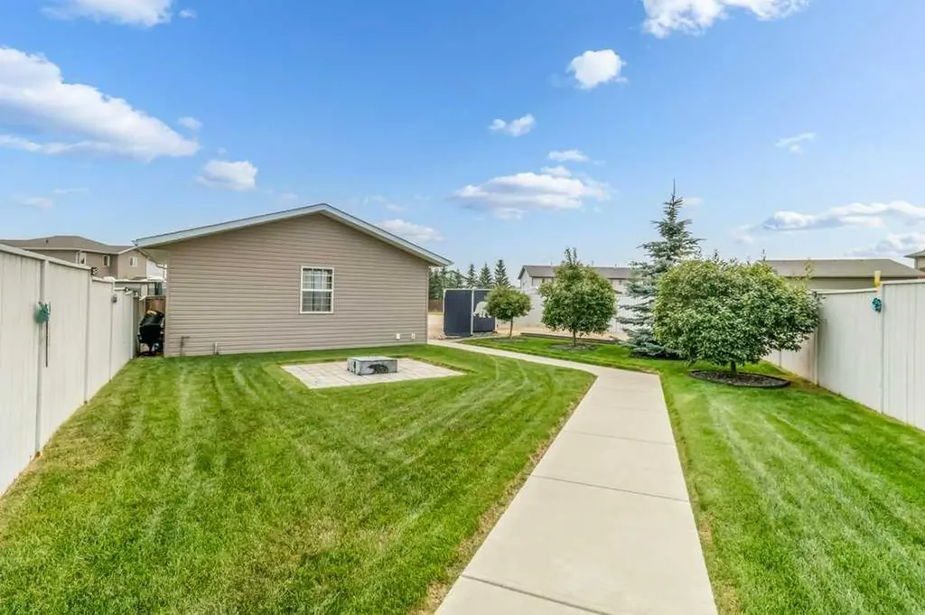 142 Ava Crescent Blackfalds AB T4M 0M8