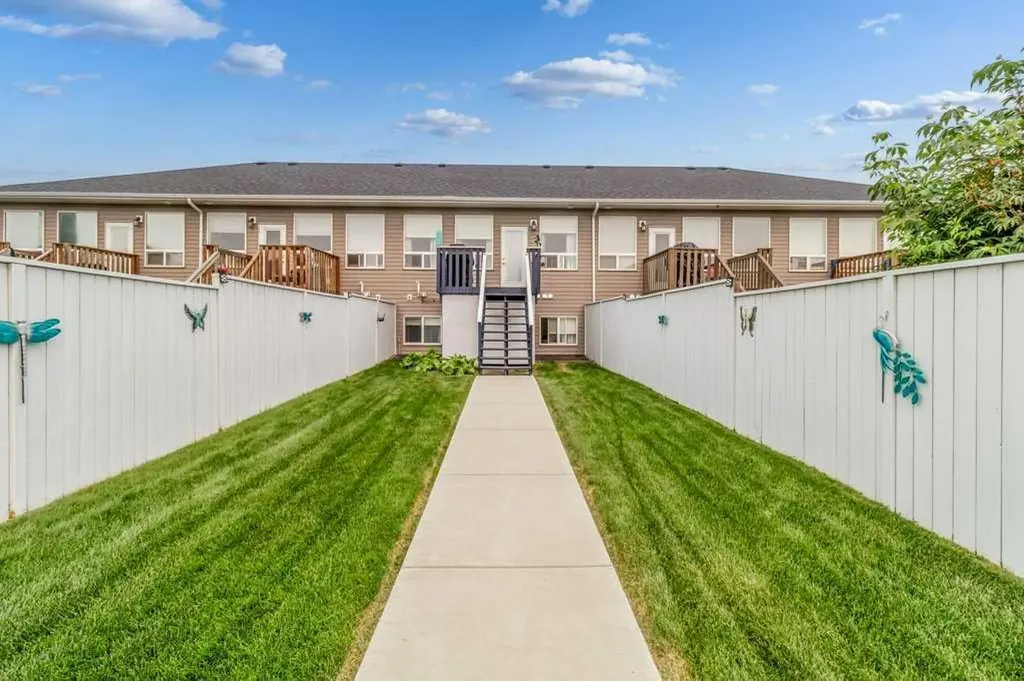 142 Ava Crescent Blackfalds AB T4M 0M8