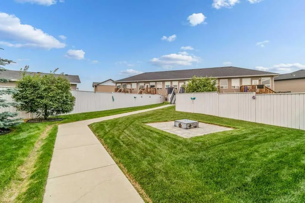 142 Ava Crescent Blackfalds AB T4M 0M8