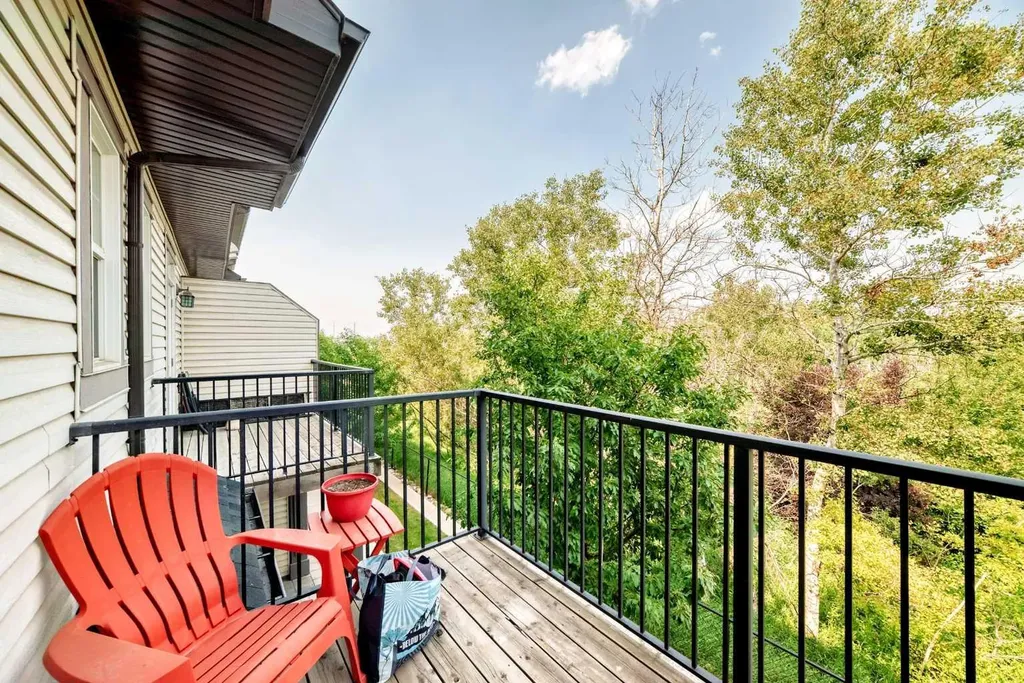 60 New Brighton Point SE Calgary AB T2Z1B9