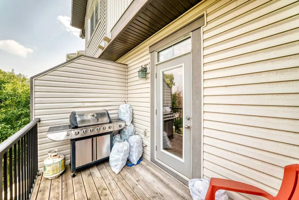 60 New Brighton Point SE Calgary AB T2Z1B9