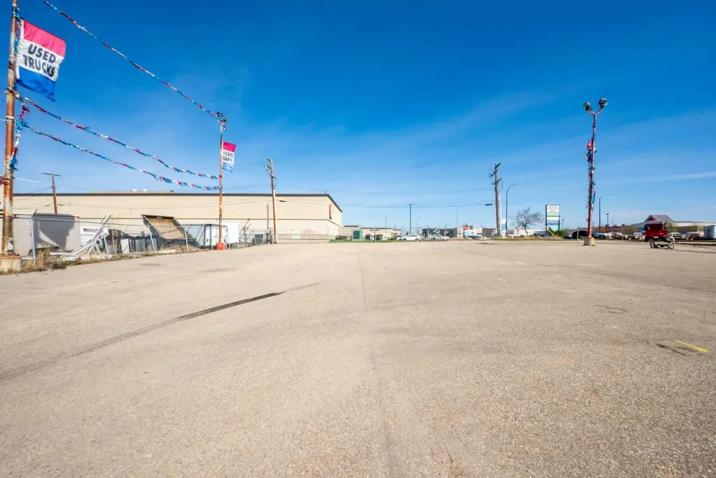 9908 113 Avenue Grande Prairie AB T8V 1W7
