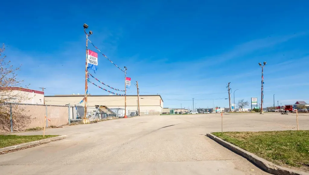 9908 113 Avenue Grande Prairie AB T8V 1W7