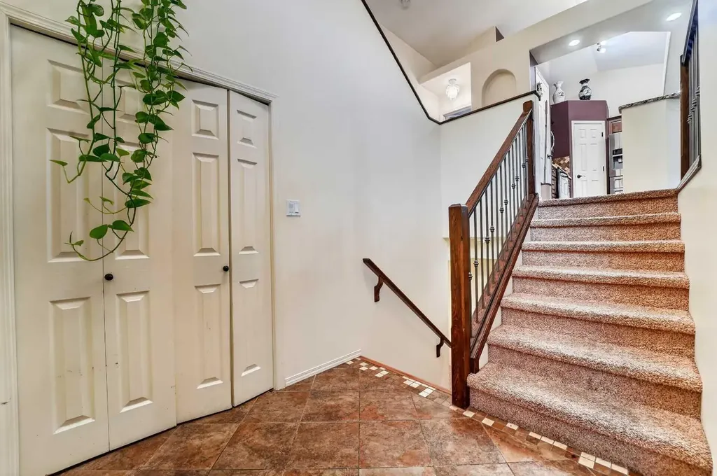 62 Coalbanks Gate W Lethbridge AB T1J 2A1