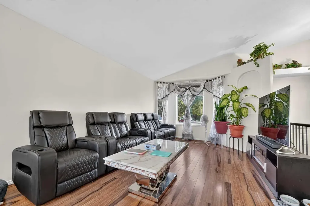 62 Coalbanks Gate W Lethbridge AB T1J 2A1