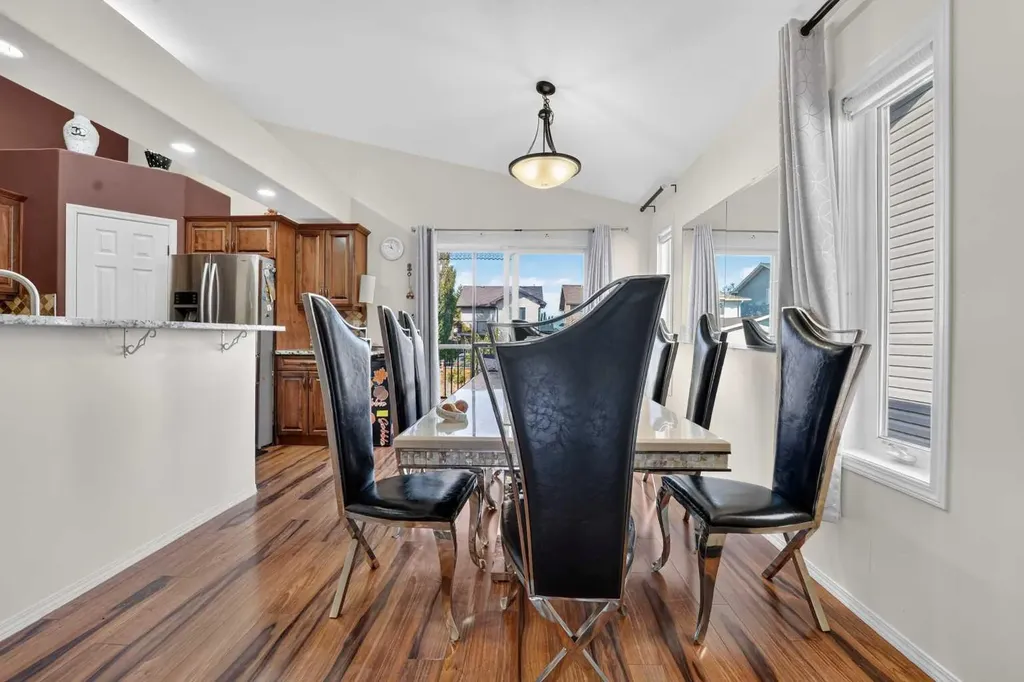 62 Coalbanks Gate W Lethbridge AB T1J 2A1