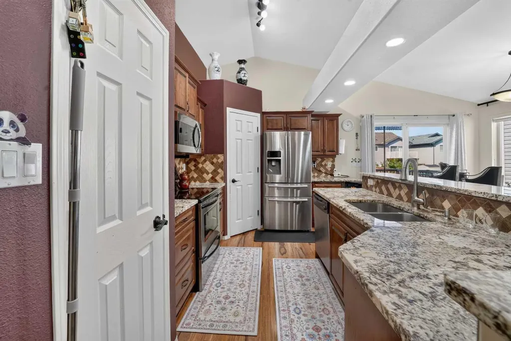 62 Coalbanks Gate W Lethbridge AB T1J 2A1