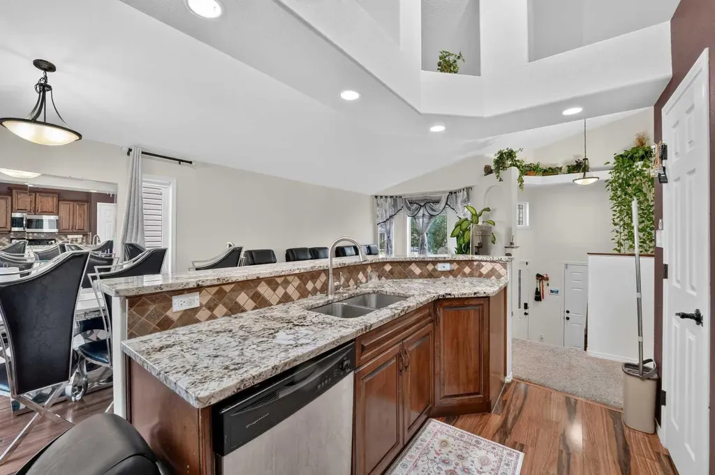 62 Coalbanks Gate W Lethbridge AB T1J 2A1