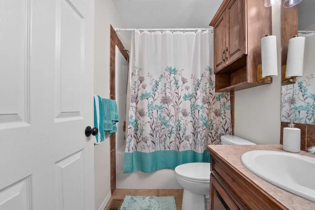 62 Coalbanks Gate W Lethbridge AB T1J 2A1