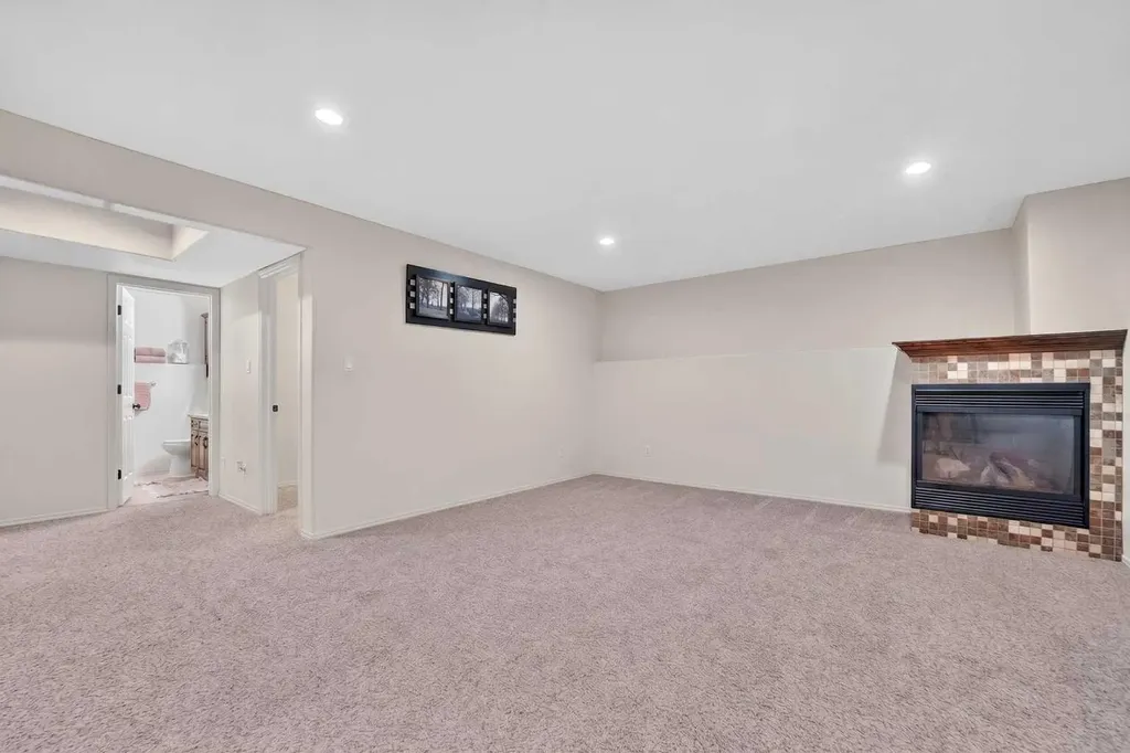 62 Coalbanks Gate W Lethbridge AB T1J 2A1