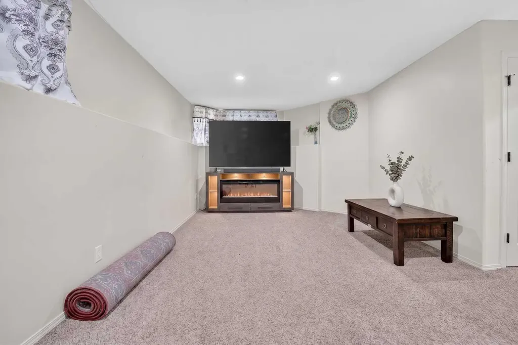 62 Coalbanks Gate W Lethbridge AB T1J 2A1