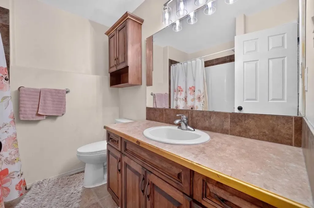 62 Coalbanks Gate W Lethbridge AB T1J 2A1