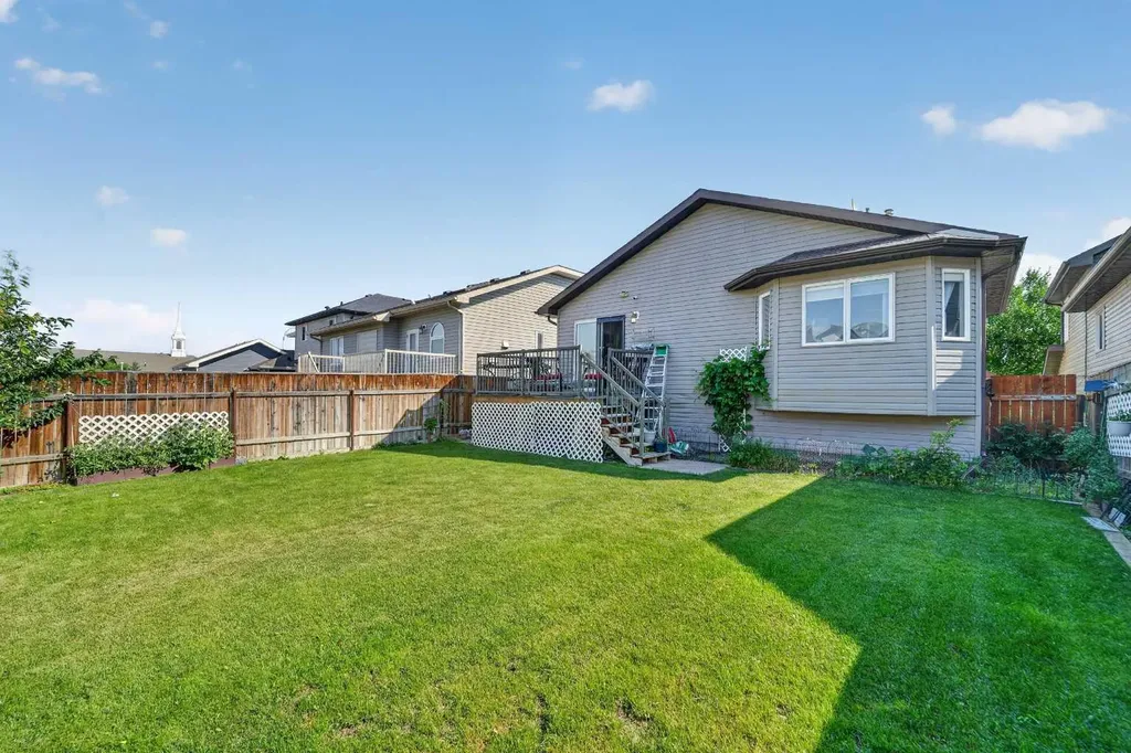 62 Coalbanks Gate W Lethbridge AB T1J 2A1