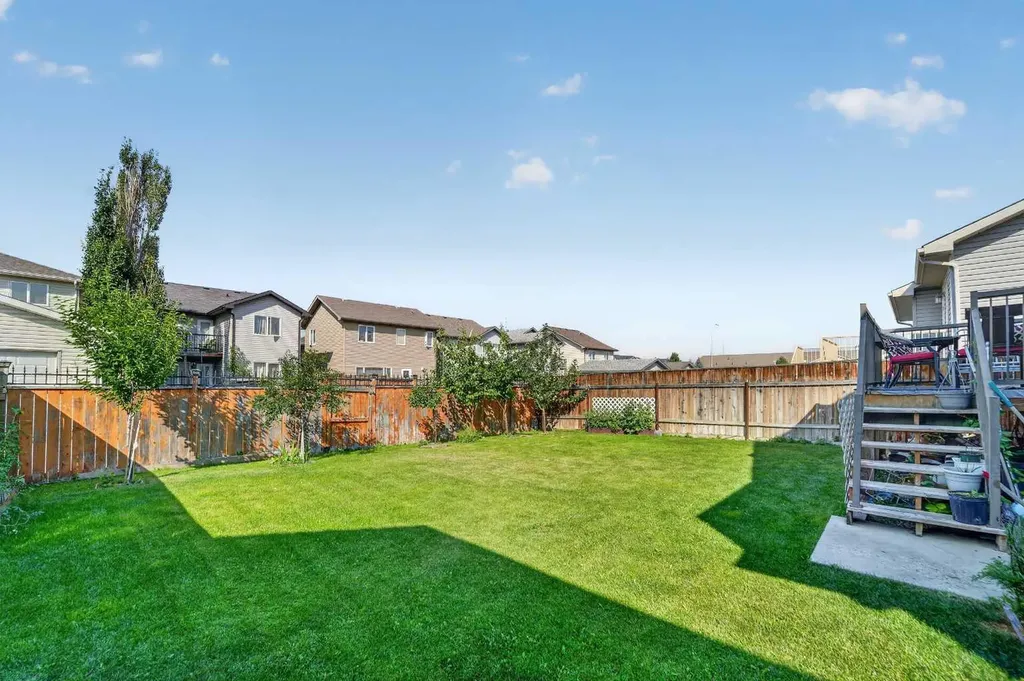 62 Coalbanks Gate W Lethbridge AB T1J 2A1