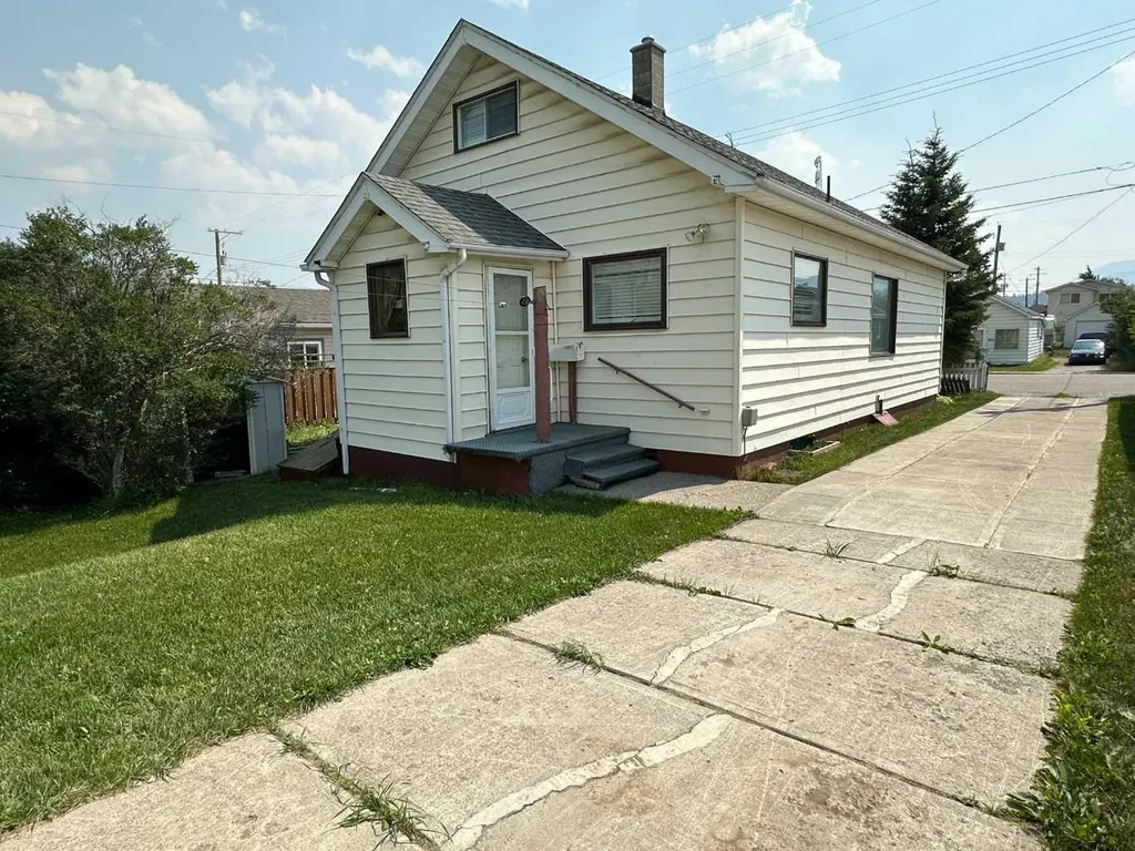 8017 22 Avenue Coleman AB T0K 0M0