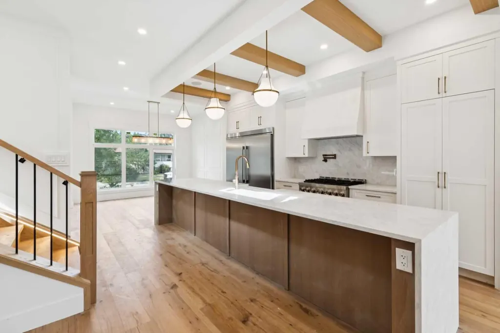 2609 5 Avenue NW Calgary AB T2N 0T7