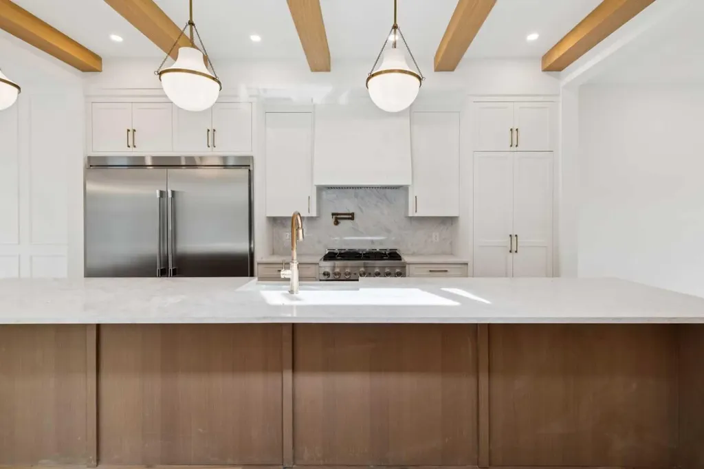 2609 5 Avenue NW Calgary AB T2N 0T7