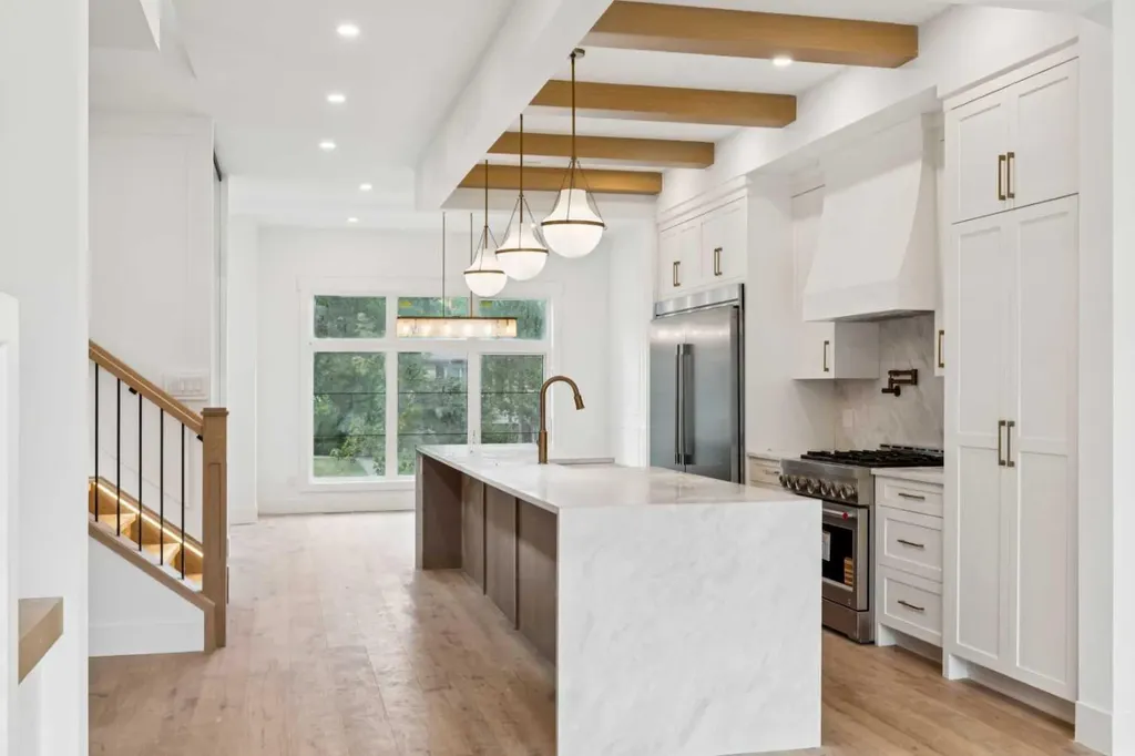 2609 5 Avenue NW Calgary AB T2N 0T7