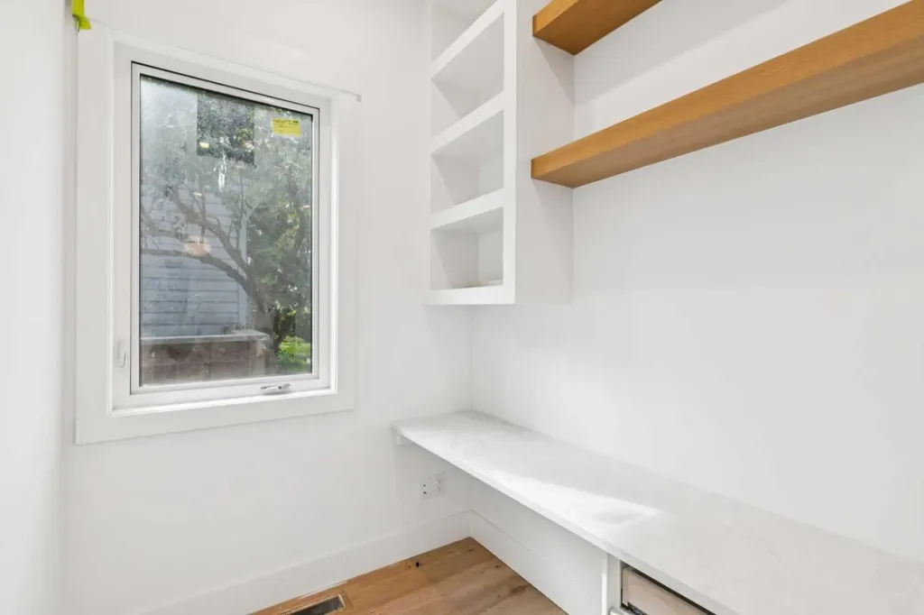 2609 5 Avenue NW Calgary AB T2N 0T7