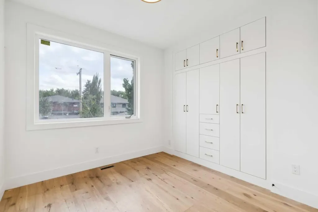 2609 5 Avenue NW Calgary AB T2N 0T7