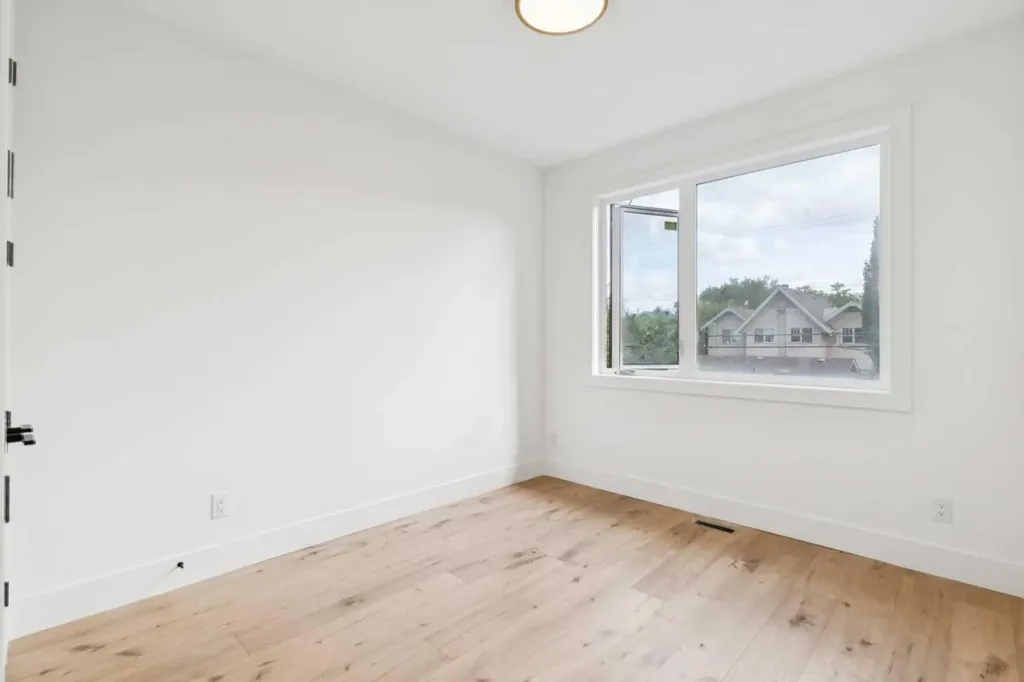 2609 5 Avenue NW Calgary AB T2N 0T7