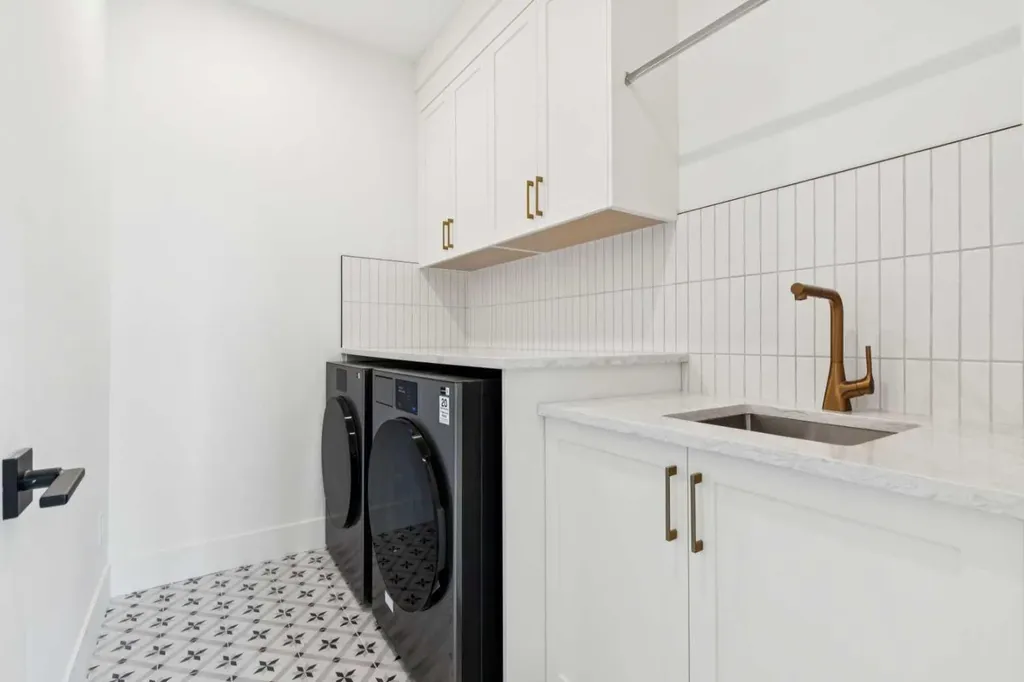 2609 5 Avenue NW Calgary AB T2N 0T7