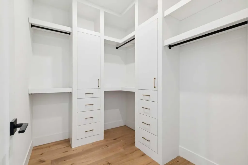 2609 5 Avenue NW Calgary AB T2N 0T7
