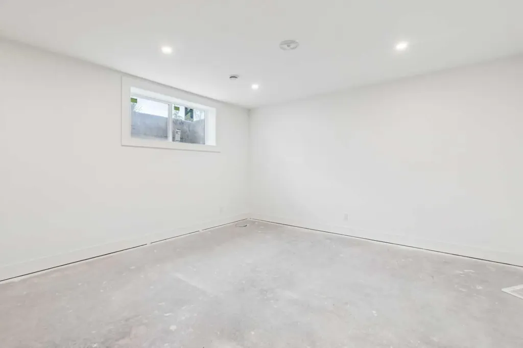 2609 5 Avenue NW Calgary AB T2N 0T7