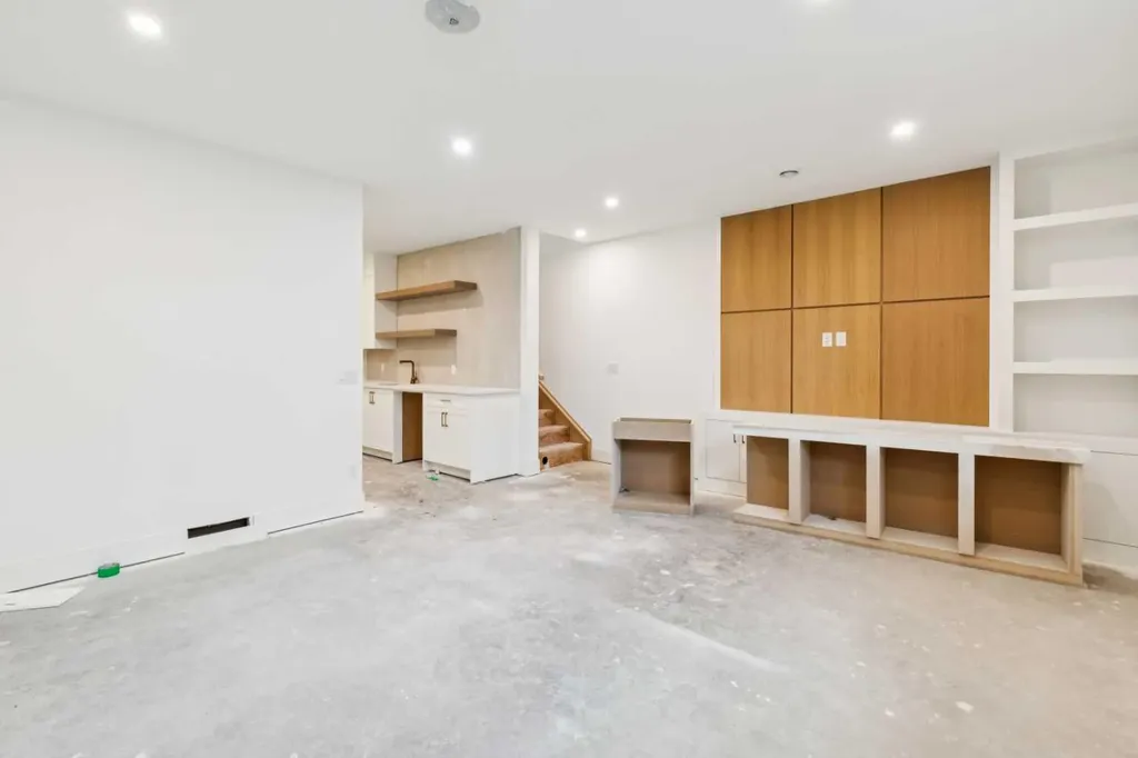 2609 5 Avenue NW Calgary AB T2N 0T7