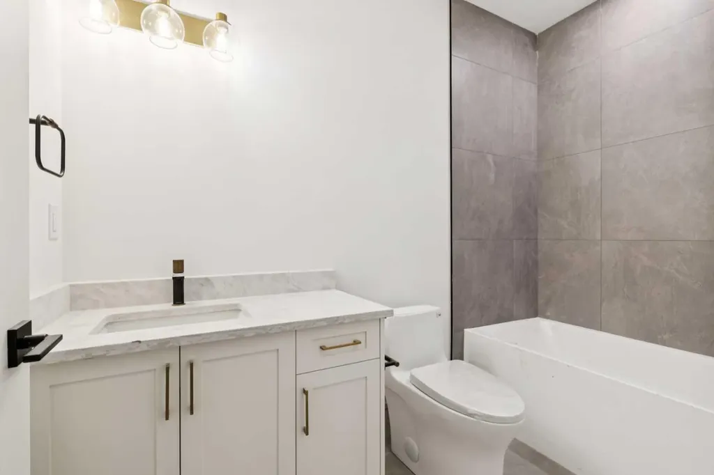 2609 5 Avenue NW Calgary AB T2N 0T7