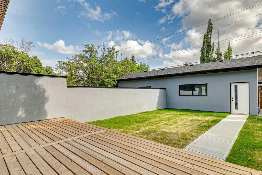 2609 5 Avenue NW Calgary AB T2N 0T7