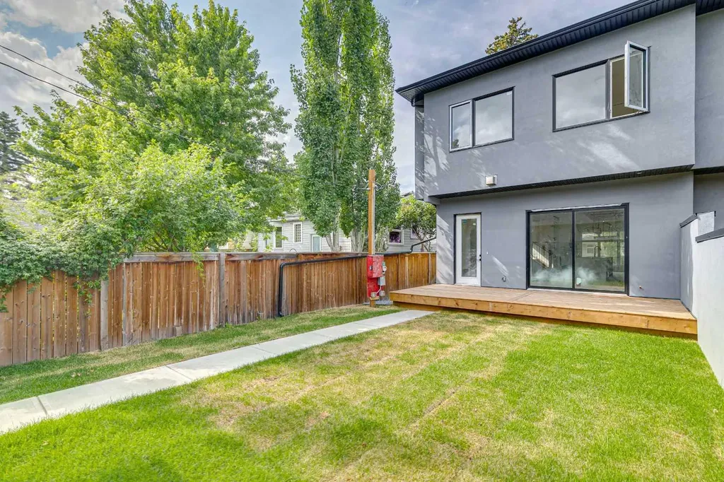 2609 5 Avenue NW Calgary AB T2N 0T7
